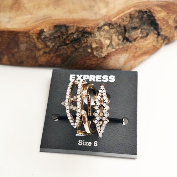 Express size 6 gold stackable ring set - Picture 4 of 5